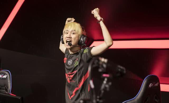 体验团战的 体验团战的